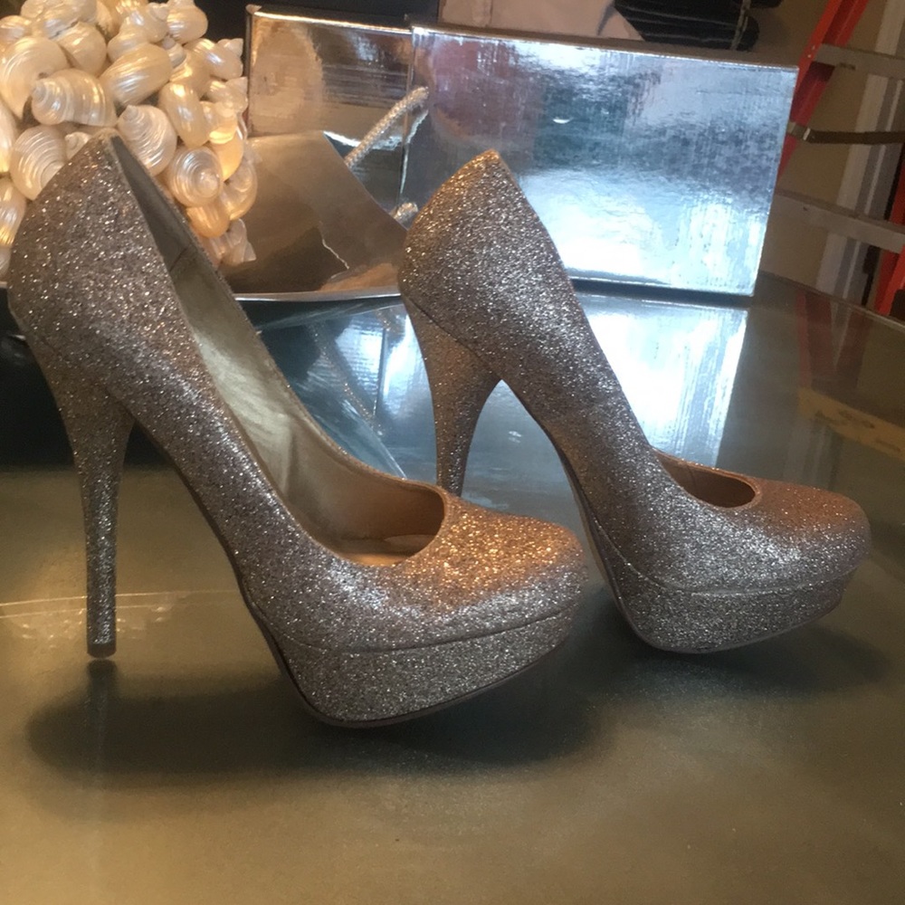 Ladies gold glitter/sparkling heels pump size 8